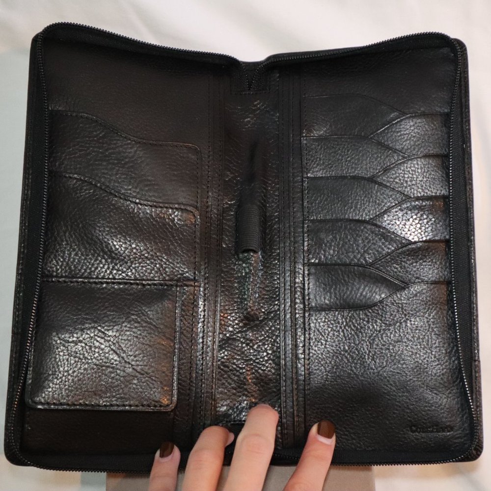 COLE HAAN - Pebbled Leather Travel Wallet